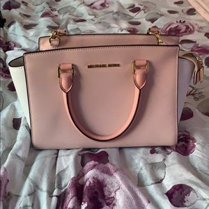 Michal Kors purse